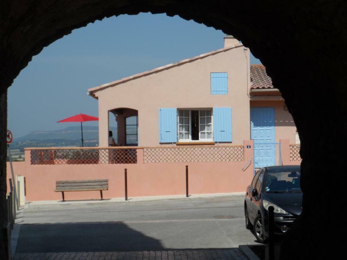 Place Du Chateau Pourrieres Esterno foto